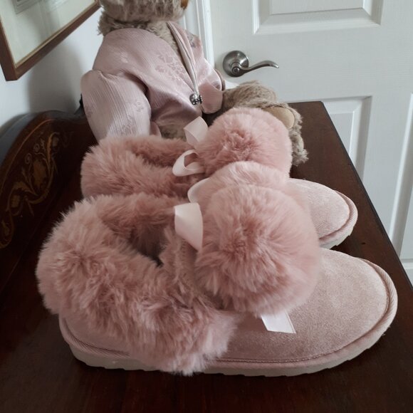 Pink Suedelike Slippers by La Vie En Rose - Size 6 1/2 - 7 - Picture 4 of 6